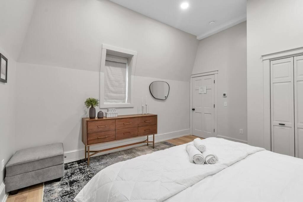 Carriage House Loft - King Bed And Garage Parking Appartement Buffalo Buitenkant foto