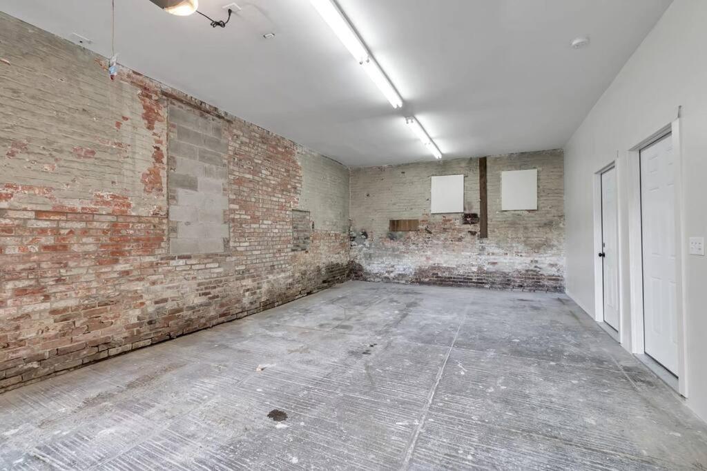 Carriage House Loft - King Bed And Garage Parking Appartement Buffalo Buitenkant foto